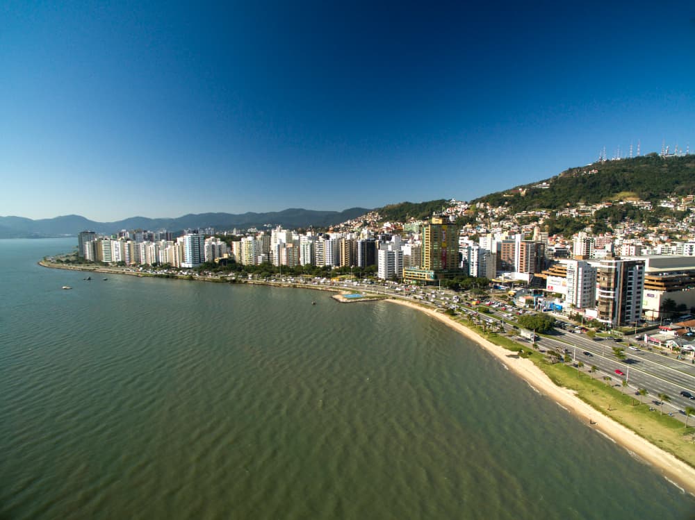praia e edifícios beira mar norte